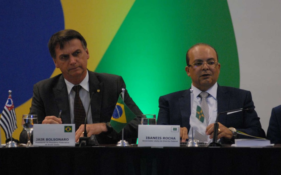 Presidente Jair Bolsonaro (PSL) e governador do DF Ibaneis Rocha (MDB), em evento em Brasília, em imagem de arquivo — Foto: Renato Alves/Divulgação