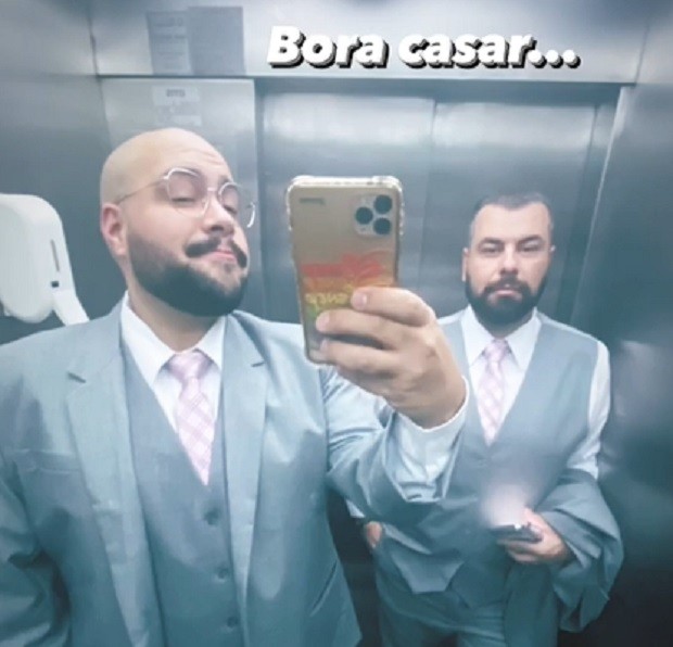 Tiago Abravanel e o marido, Fernando Poli, em casamento na cidade de SP (Foto: Reprodução/Instagram)
