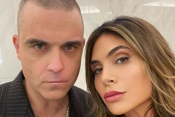O músico Robbie Williams com a esposa (Foto: Instagram)