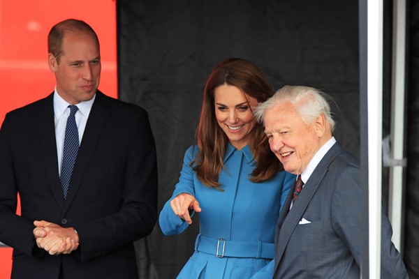 Príncipe William, Kate Middleton e Sir David Attenborough na inauguração de nova embarcação britânica (Foto: Getty Images)
