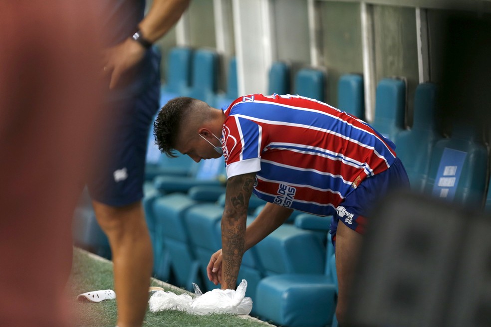 Meia sofreu lesão no joelho em jogo da Série A do Brasileiro — Foto: Felipe Oliveira / EC Bahia / Divulgação