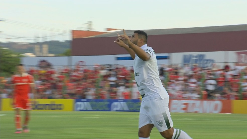 Tanque do Avenida fala de apelido e centraliza gols do time: Quero fazer em todos os jogos