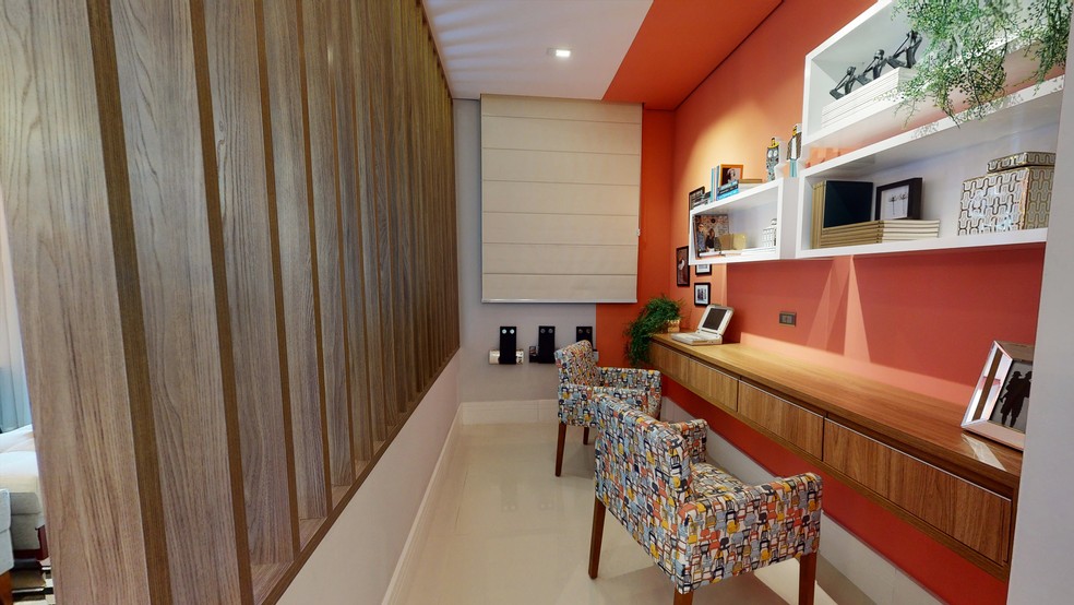 Decorado conta com espaço especial para o home office — Foto: Alvoradas Arboville