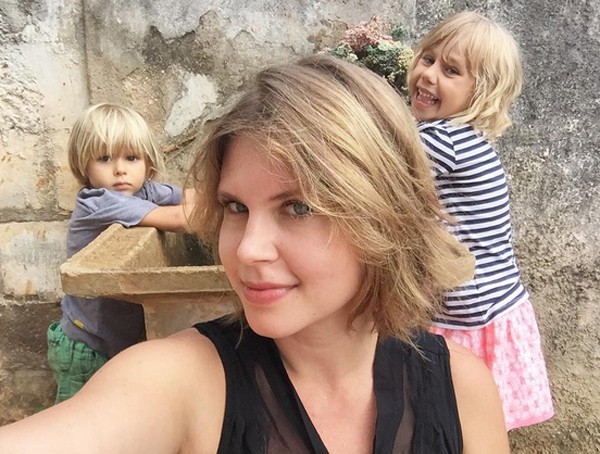 Carolinie Figueiredo com os filhos Theo e Bruna (Foto: Reprodução / Instagram)