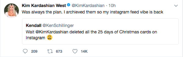 A justificativa de Kim Kardashian para remover as fotos do ensaio de Natal de sua família do Instagram (Foto: Twitter)