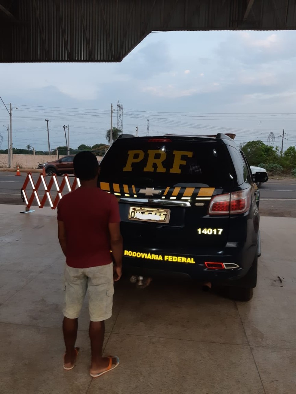 Acusado de 48 foi conduzido até o plantão da Polícia Civil em Estreito — Foto: Divulgação/Polícia Rodoviária Federal