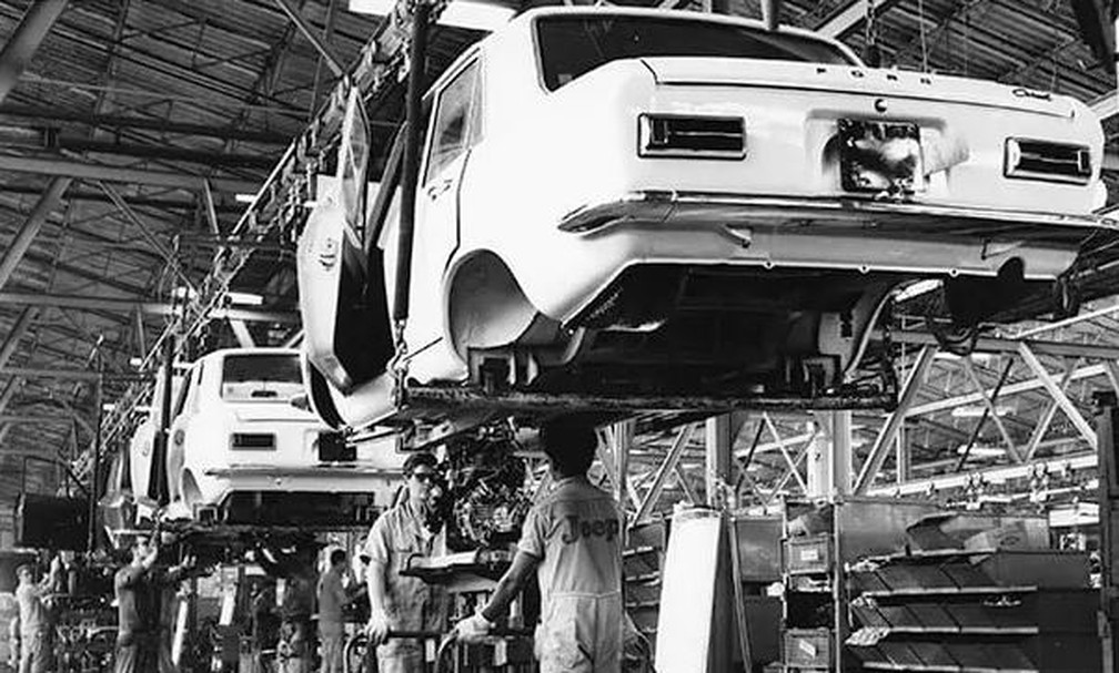 Produção do Ford Corcel em São Bernardo do Campo, em 1971 — Foto: Divulgação