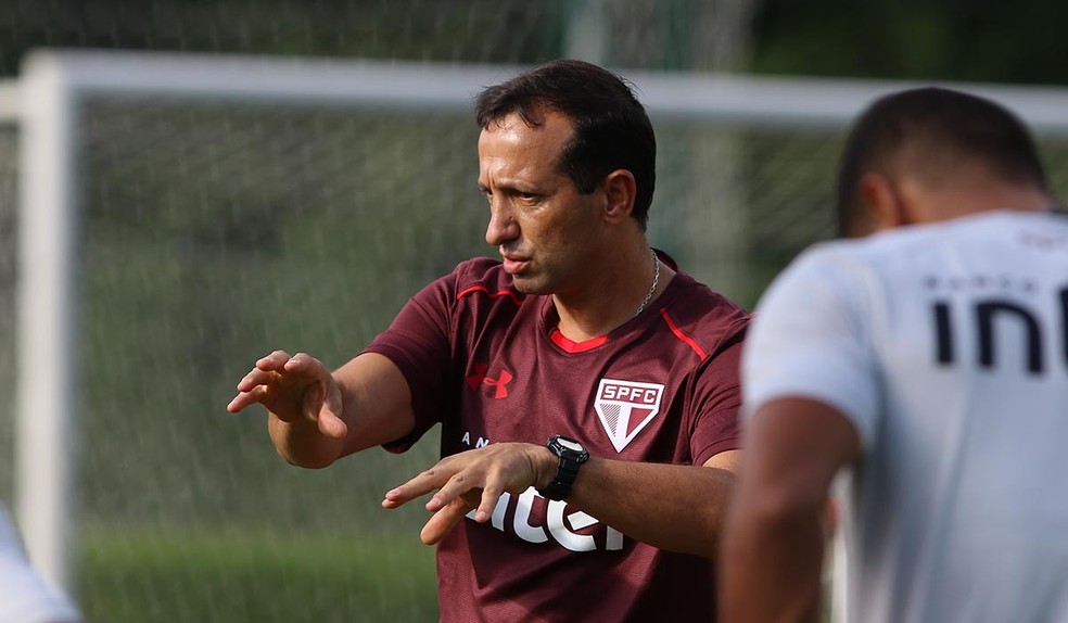 Piñatares trabalha com Aguirre desde 2007, na base da seleção uruguaia (Foto: Rubens Chiri/saopaulofc.net )