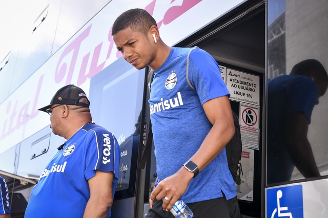 Com a ausência de Geromel e Leonardo, lado direito do Grêmio perde sua base