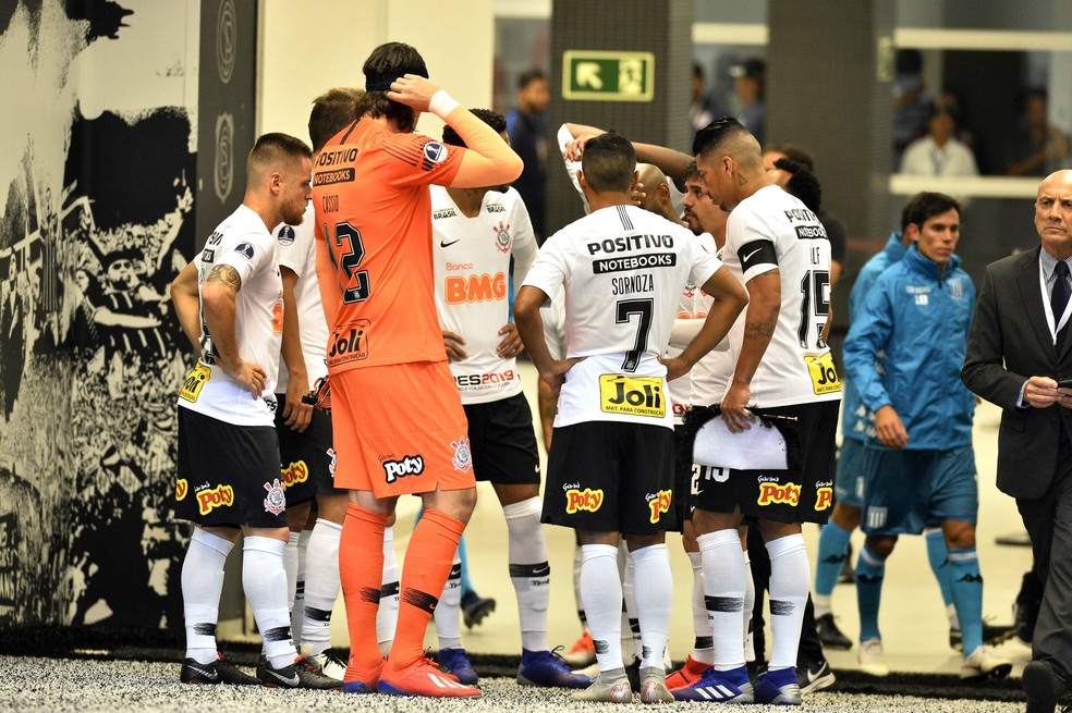 Time reunido antes de Corinthians x Racing: entrosamento &Atilde;&copy; desafio &acirc;?? Foto: Marcos Ribolli