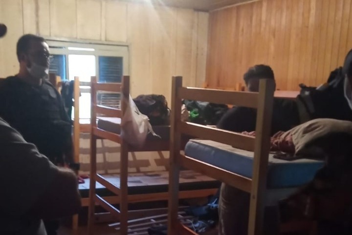 Grupo resgatado em situação análoga à escravidão que trabalhava 11 horas por dia recebe indenizações em SC