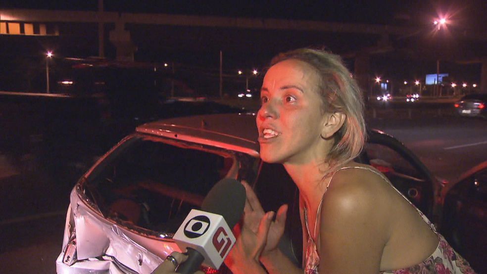 Cabeleireira embriagada no DF ao dar entrevista (Foto: TV Globo/Reprodução)