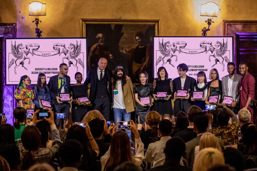 Marco Bizzarri, Alessandro Michele e os 11 eleitos pelo Gucci Design Fellowship Program (Foto: Divulgação/ WWD)