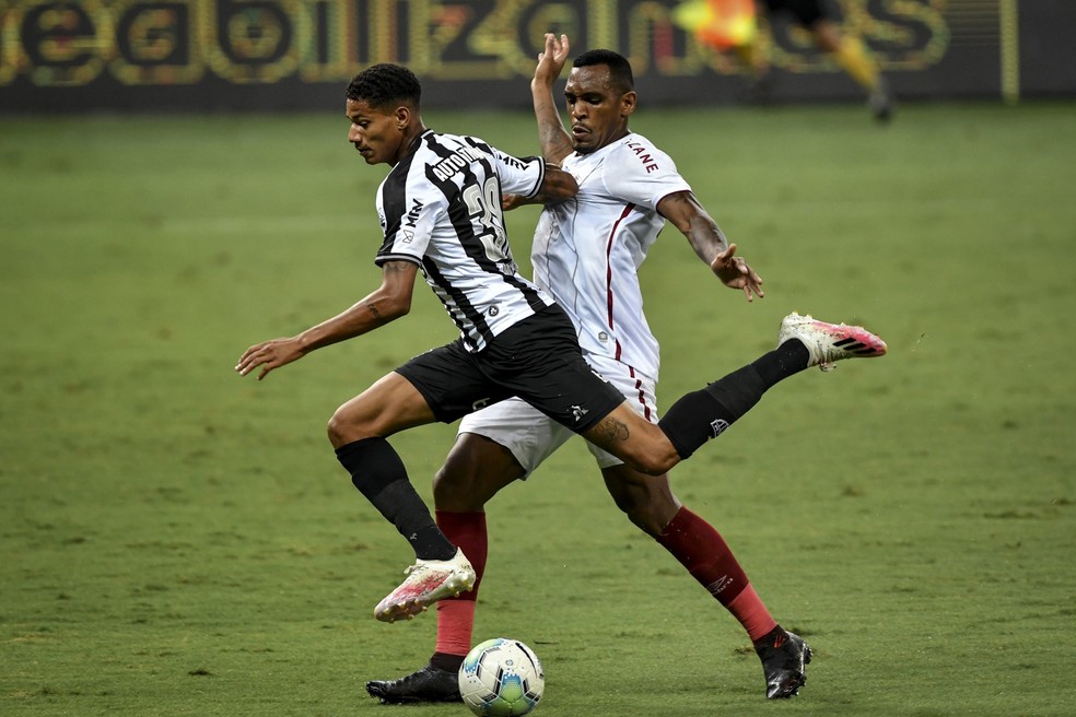 Marrony entrou no segundo tempo e perdeu "gol na cara", assim como Nathan — Foto: Agência i7/Mineirão