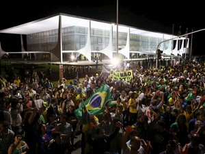Protesto contra a nomeação do ex-presidente Lula como ministro da Casa Civil, em frente ao Palácio do Planalto (Foto: Fabio Rodrigues Pozzebom/Agência Brasil)