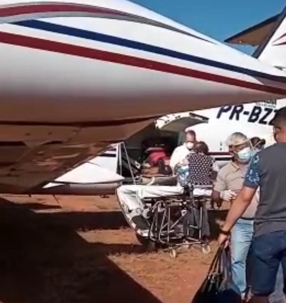 Aracy Leoncine se levantou da maca e preferiu ir caminhando até a aeronave que a levou de volta para casa  — Foto: Reprodução