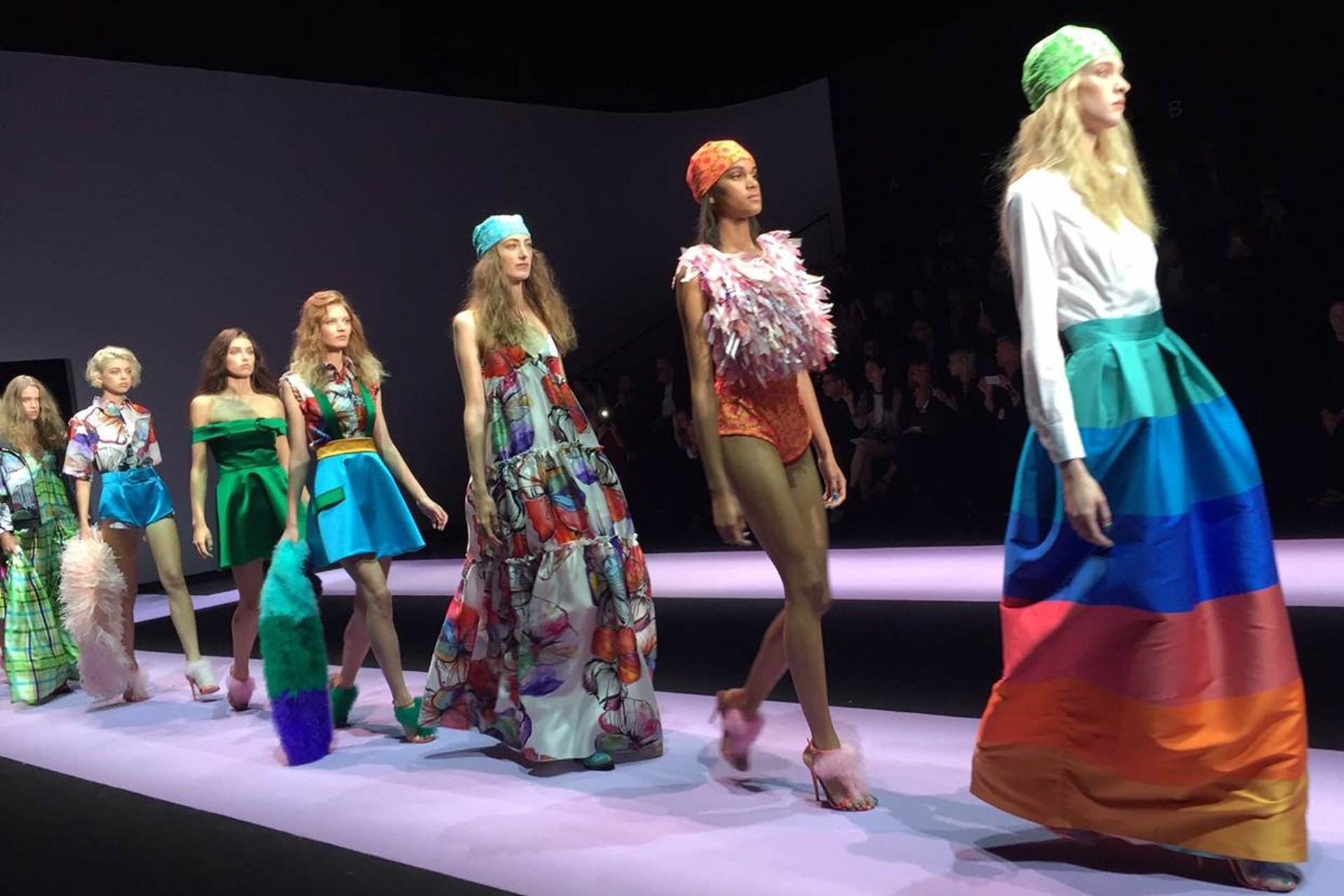THE FINALE AT DAIZY SHELY'S SHOW FOR S/S 2016 (Foto: Suzy Menkes Instagram)