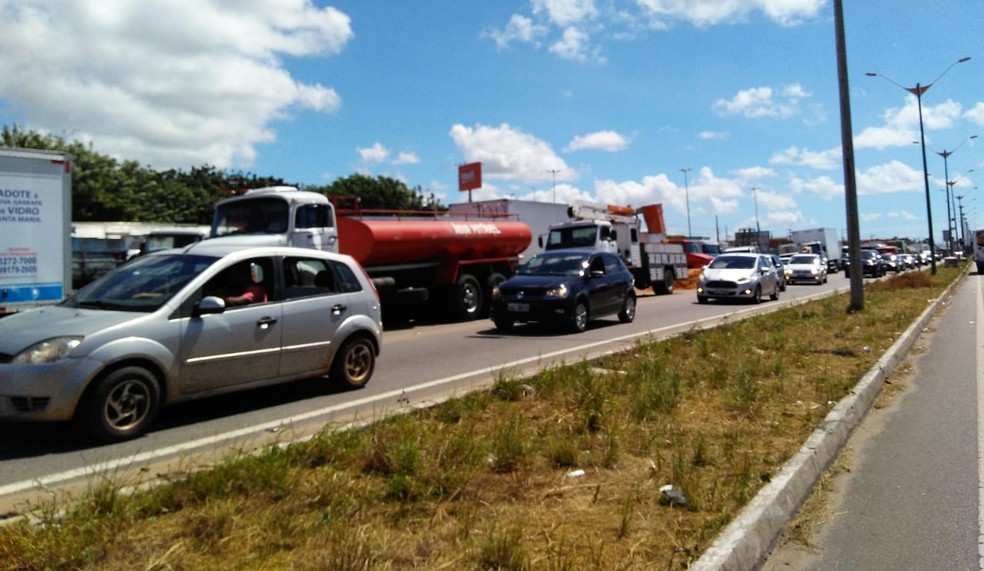 A BR-101 em Parnamirim, na Grande Natal, segue com mobilização dos caminhoneiros (Foto: Murilo Meireles/Inter TV Cabugi )