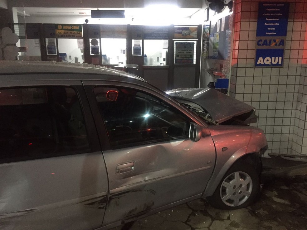 Acidente ocorreu na Avenida Brasil, em Presidente Prudente (Foto: Murilo Zara/TV Fronteira)