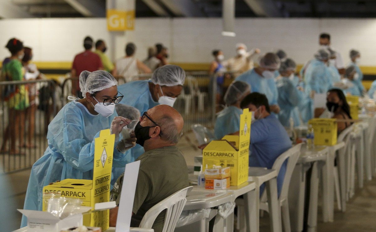 Covid-19: contamina&ccedil;&atilde;o pela &Ocirc;micron em janeiro n&atilde;o protege contra vers&atilde;o que circula agora no Brasil, mostra estudo