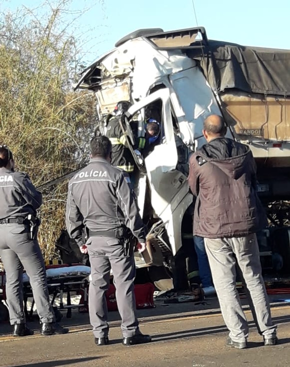 Motorista ficou preso nas ferragens após colisão traseira em Tabatinga — Foto: Arquivo pessoal