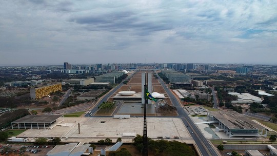 Praça dos Três Poderes e aeroporto serão fechados com barreiras na chegada de Bolsonaro 