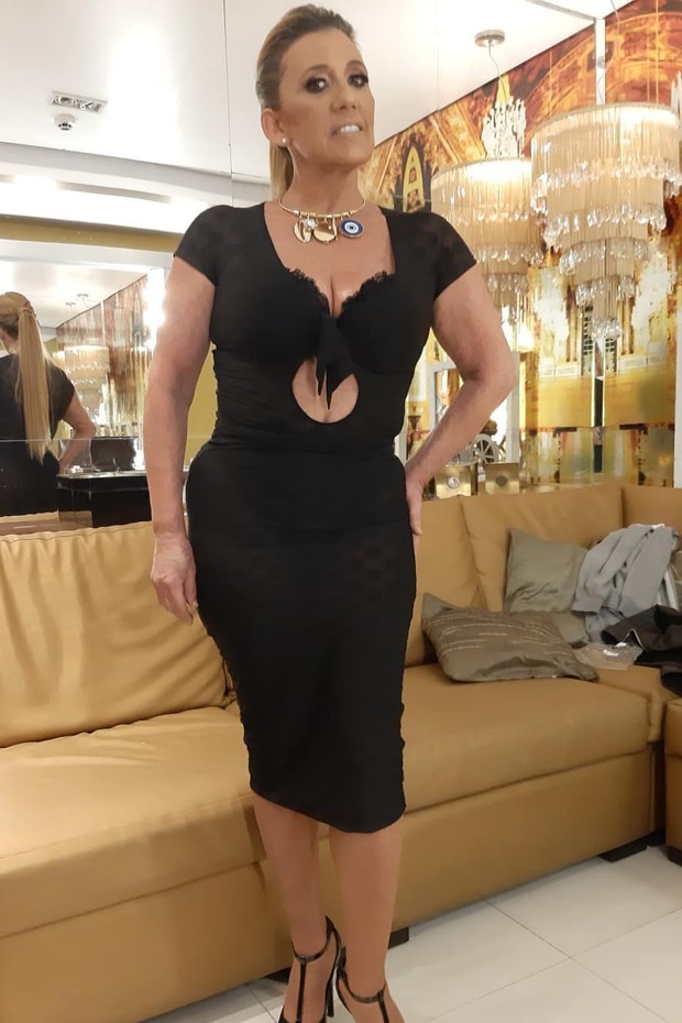 Rita Cadillac repete vestido 20 anos depois (Foto: Reprodução/Instagram)