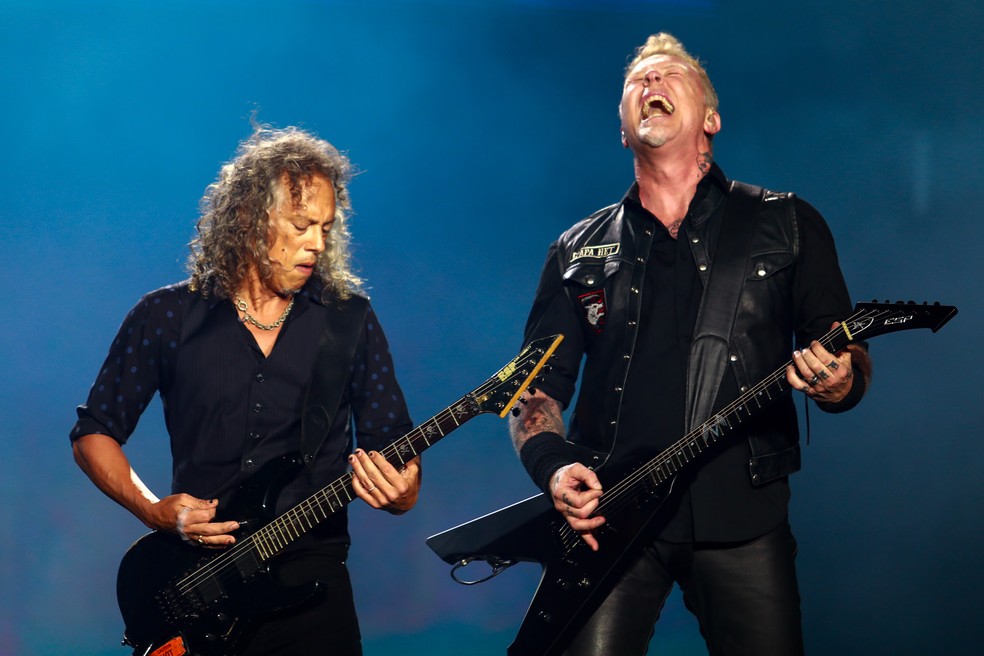 Kirk Hammett e James Hetfield, do Metallica, em show no Lollapalooza 2017 — Foto: Marcelo Brandt/G1