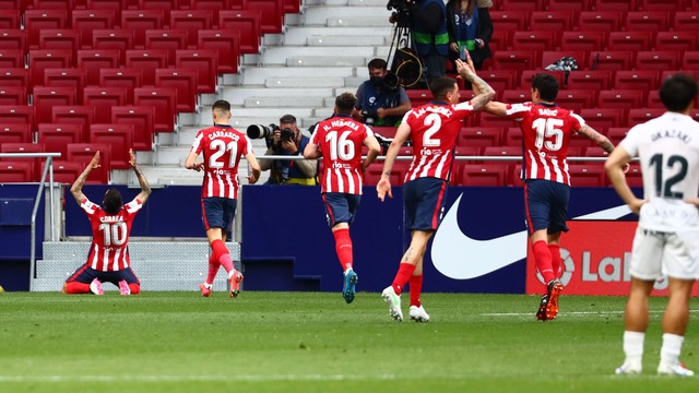 Jogadores do Atlético de Madrid comemoram o gol de Correa (10) contra o Huesca