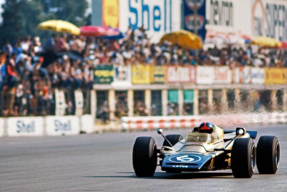 Emerson Fittipaldi pilota Lotus turbina no GP da Itália de 1971 (Foto: Getty Images)