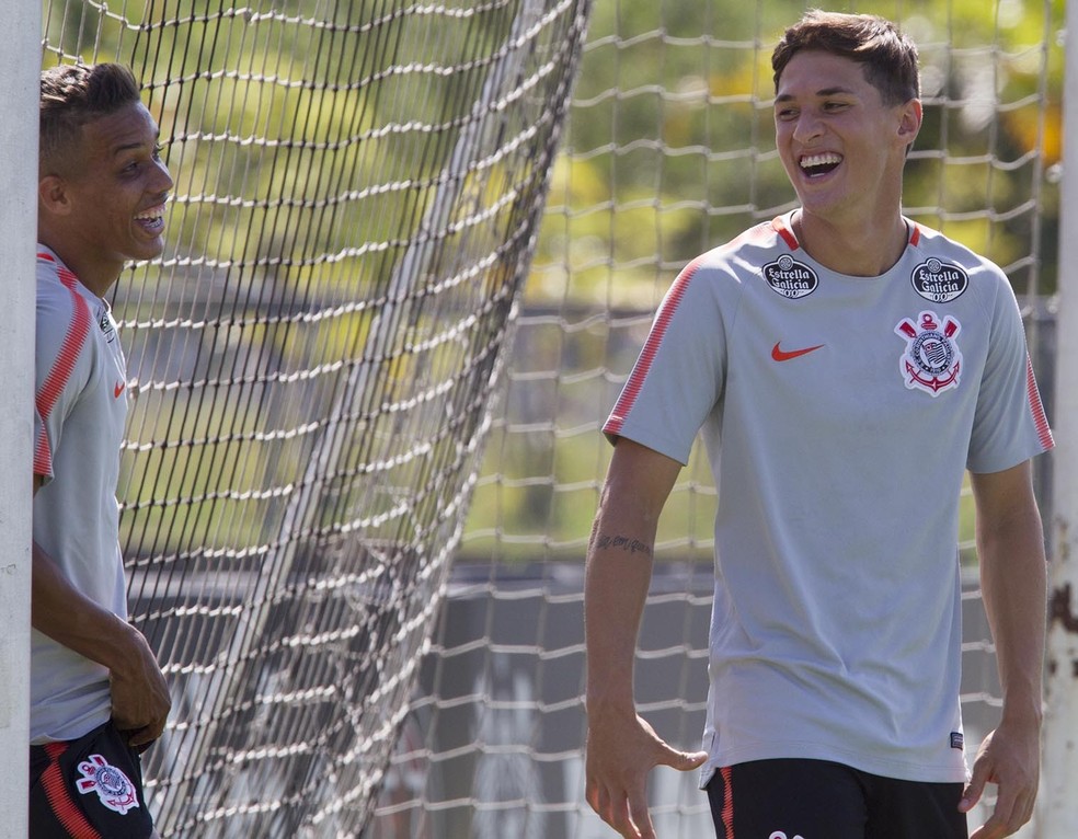 Pedrinho e Mateus Vital têm agradado ao técnico Fábio Carille (Foto: Daniel Augusto Jr/Ag.Corinthians)