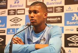 Walace aposta no cruzamento e nos chutes de Edílson para ajudar Grêmio