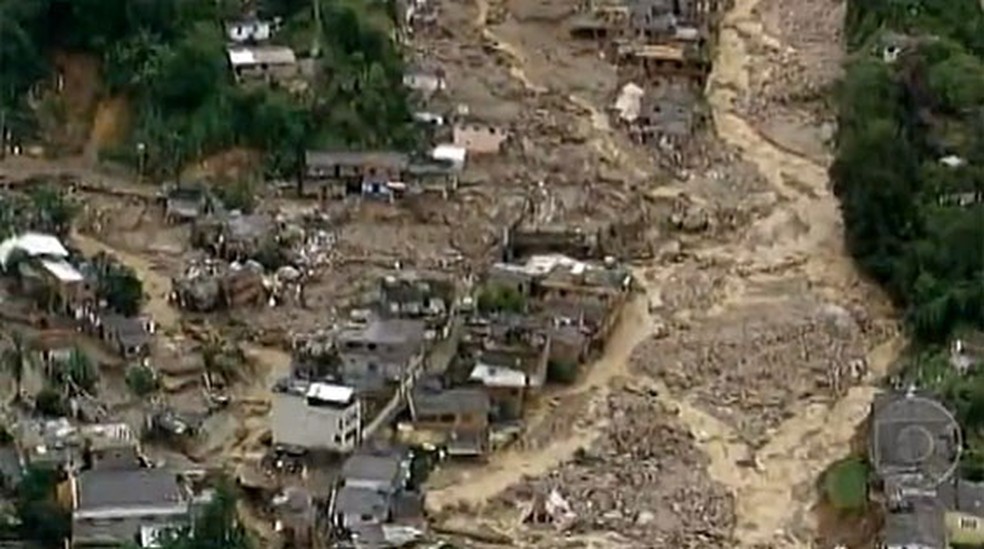 Chuva catastrófica provocou mais de 900 mortes na Região Serrana do RJ em 2011 — Foto: Reprodução/TV Globo
