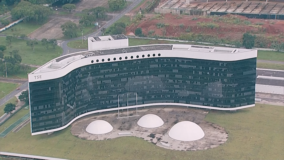 Imagem aérea da sede do TSE em Brasília nesta quinta (Foto: TV Globo/Reprodução)