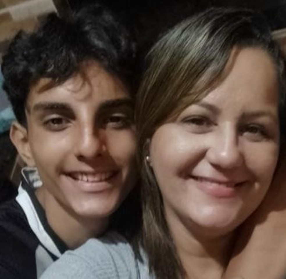 Christhian ao lado da avó Valéria Correa — Foto: Reprodução