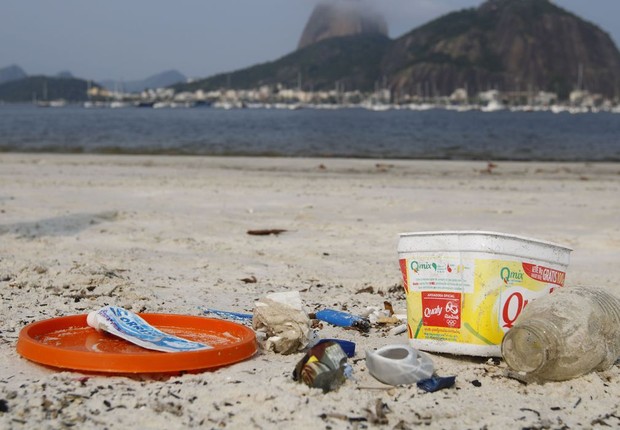 Estudo mostra que 70% dos resíduos do mar brasileiro são plástico (Foto: Fernando Frazão/Agência Brasil)