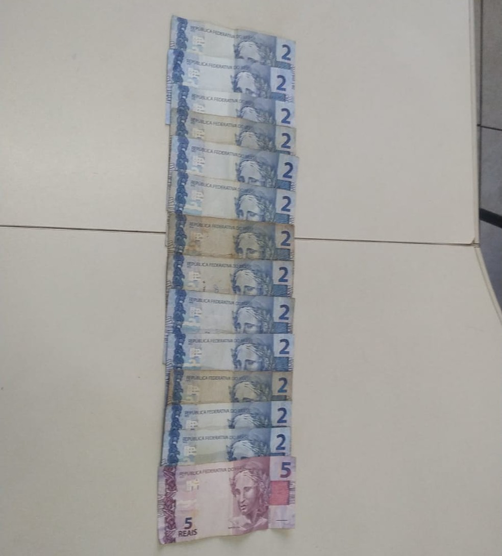 Foram recuperados R$ 31 — Foto: Polícia Militar