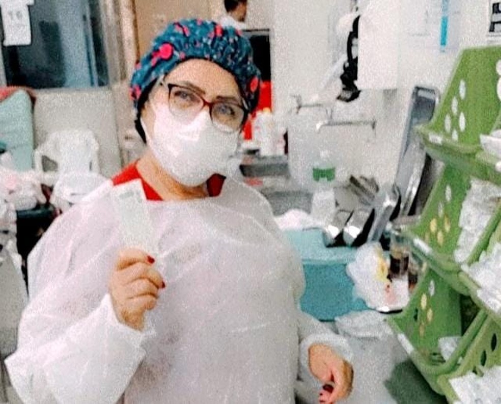 Técnica de enfermagem Socorro Ribeiro conta que precisou buscar atendimento psicológico na pandemia — Foto: Arquivo pessoal