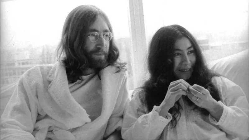 Em 1969, Luiz Garrido fotografou o casal em Paris, Amsterdã e Londres (Foto: LUIZ GARRIDO/DIVULGAÇÃO via BBC)