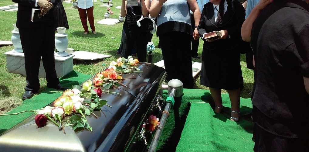 Método que transforma cadáver em adubo é mais barato do que o valor de um enterro tradicional, mas é mais caro do que o preço de uma cremação básica (Foto: Unsplash)