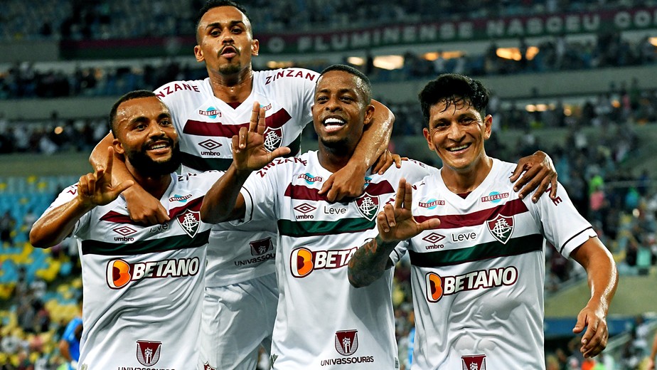 Jogadores do Fluminense comemoram o gol de Keno (centro), o segundo do Fluminense na vitória sobre o Paysandu