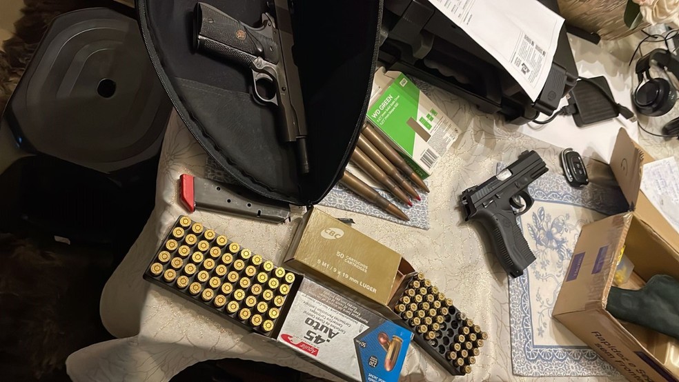 Armas e munições foram apreendidas em operação da Polícia Federal — Foto: PF/Divulgação