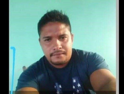 Homem é morto a tiros após criminosos abordarem grupo na frente de casa em Macapá