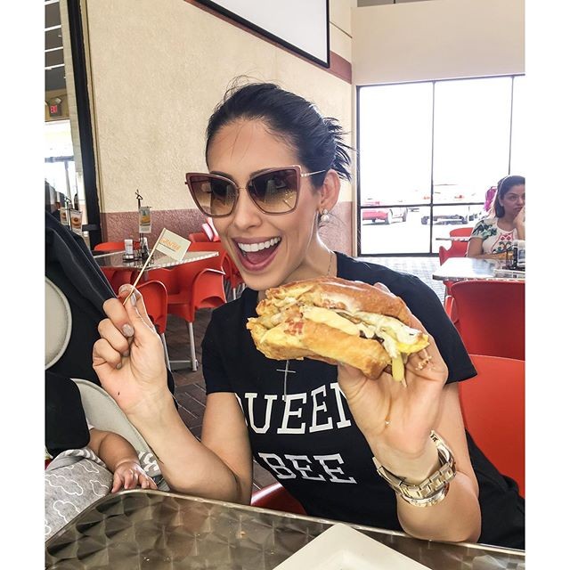 Bella Falconi e seu sanduíche (Foto: Reprodução/Instagram)