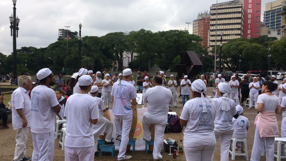 Frequentadores do terreiro de umbanda CEU Estrela Guia, na Saúde, fazem gira no Centro de SP nesta quinta-feira (6) — Foto: Arquivo pessoal/Divulgação