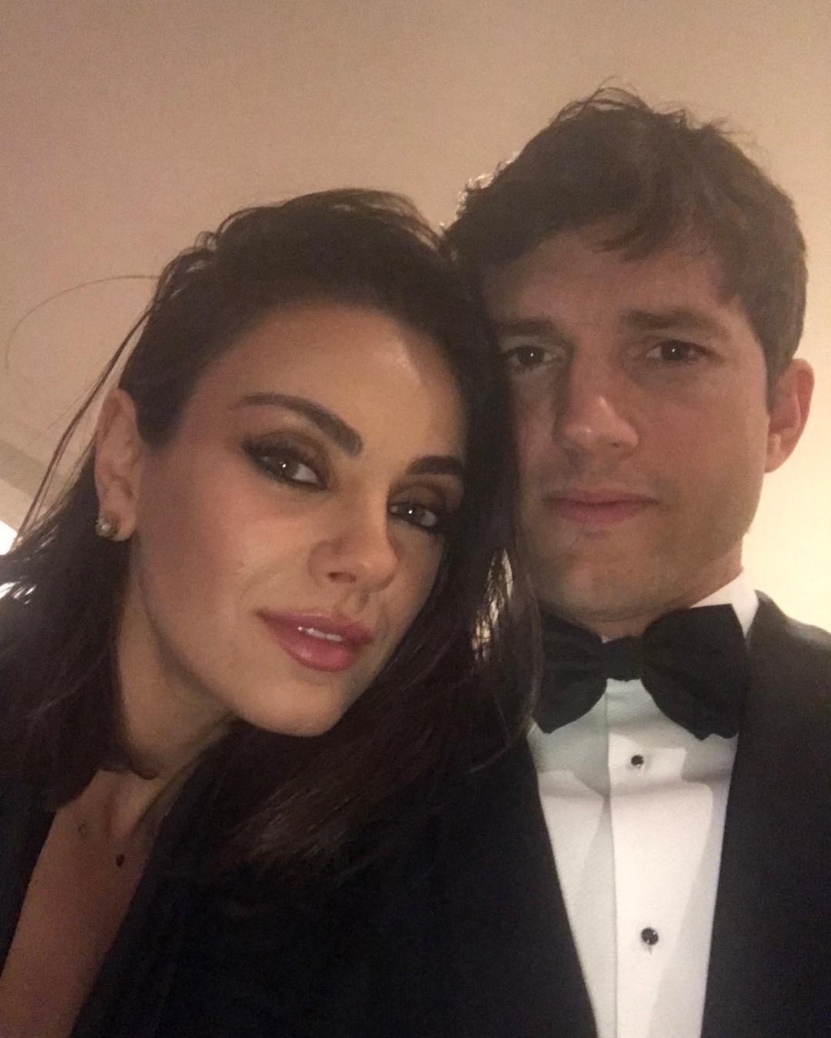 Banho pra quê? Mila Kunis e Ashton Kutcher dizem que são ...