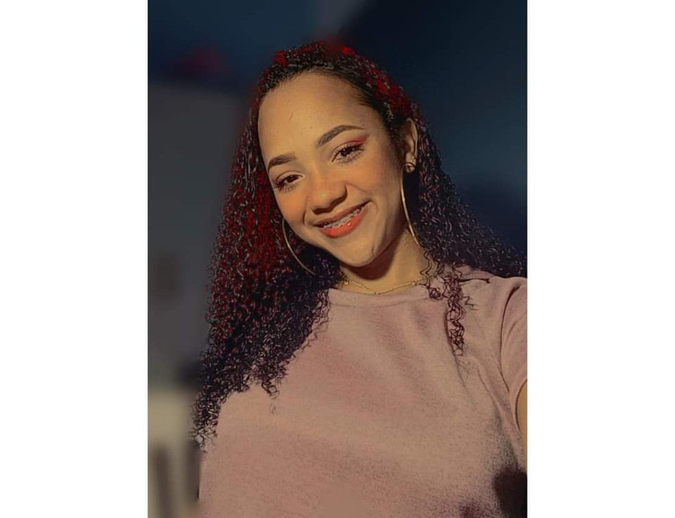 Erika Rodrigues Batista, de 18 anos, foi encontrada morta no extremo sul da Bahia — Foto: Arquivo pessoal 