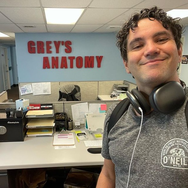 Beto Skubs mostra bastidores de Greys Anatomy (Foto: Reprodução/Instagram)