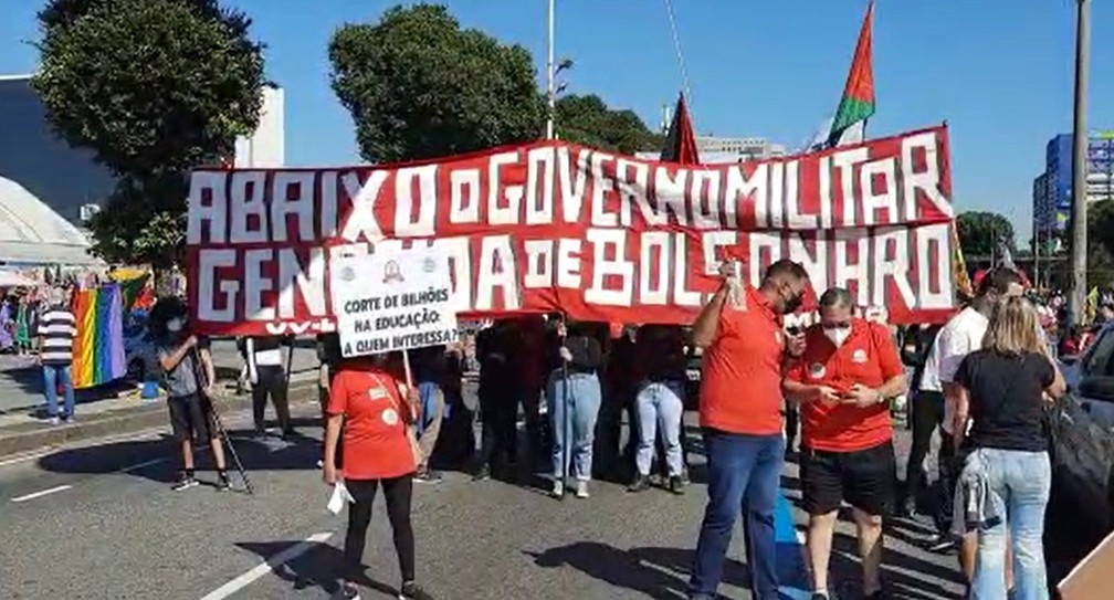 Manifestantes protestam no Centro do Rio contra o governo Bolsonaro na manhã de 24 de julho de 2021 — Foto: Jefferson Monteiro/TV Globo