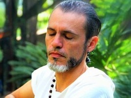 Guru Ananda Joy Ã© acusado de abuso sexual e estupro (ReproduÃ§Ã£o)